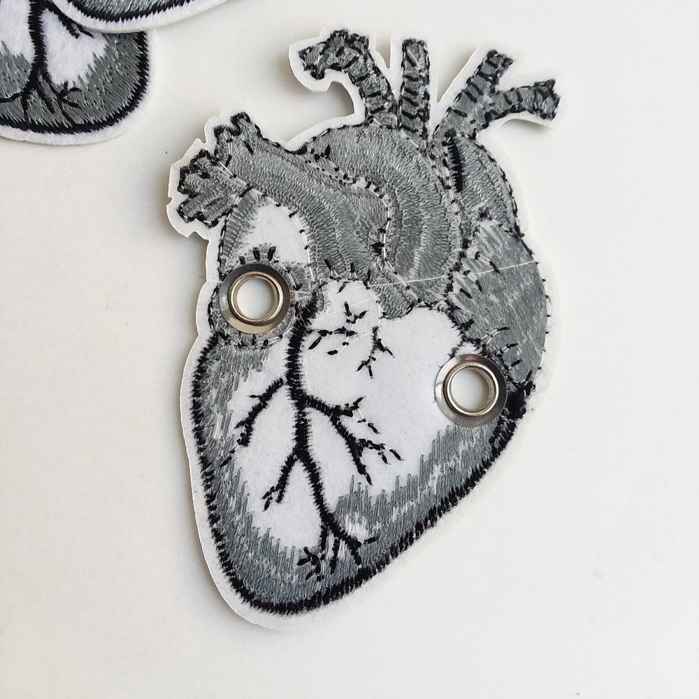 Gothic shoe charm   heart roller skates shoelace lock patch charm - Picture 3 of 9